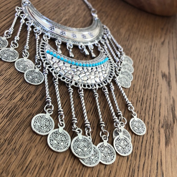 NWOT Oriental necklace with coin design - Picture 2 of 2